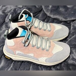 Brandblack Santa Mónica Hiking Boots in Pink and Bluish Gray